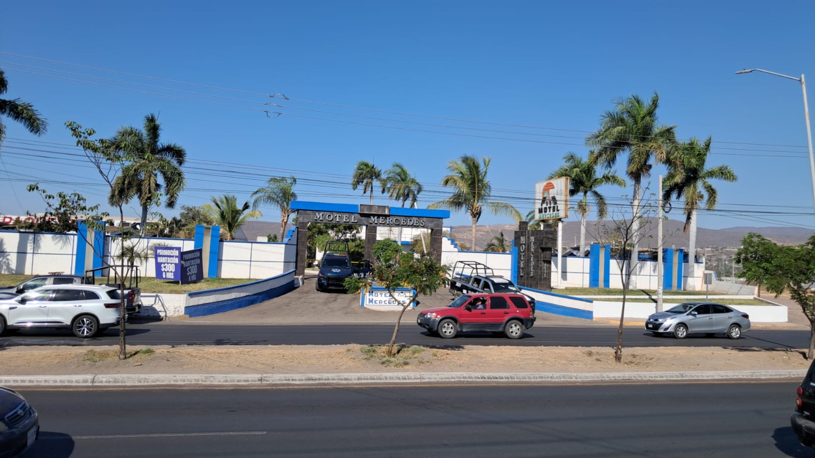 Atacan con armas de fuego moteles en salida sur de Culiacán