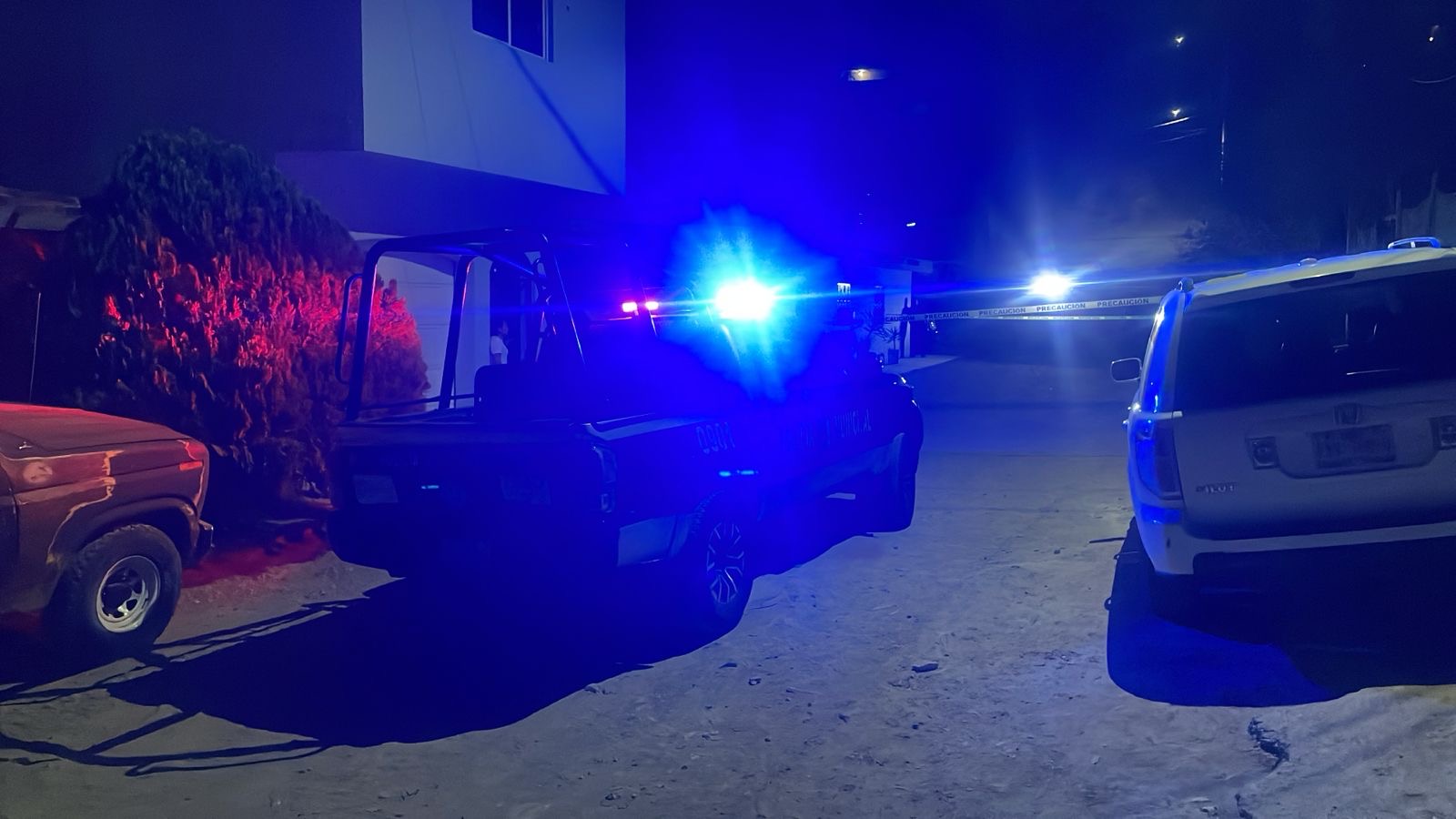 Asesinan a un hombre en el exterior de su casa.