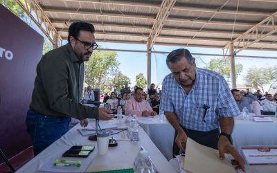 Atienden a la ciudadanía, durante la Sesión de Cabildo Abierto en Aguaruto