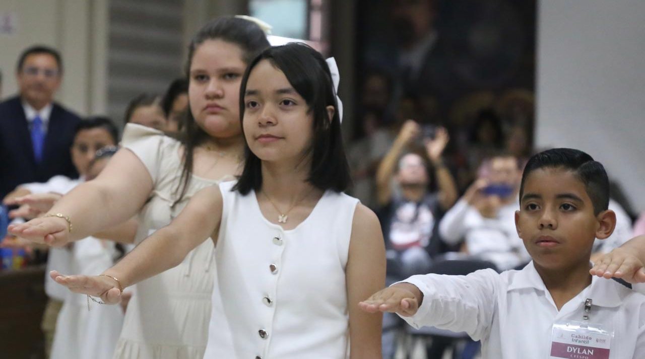 Toman protesta al Cabildo Infantil en Mazatlán