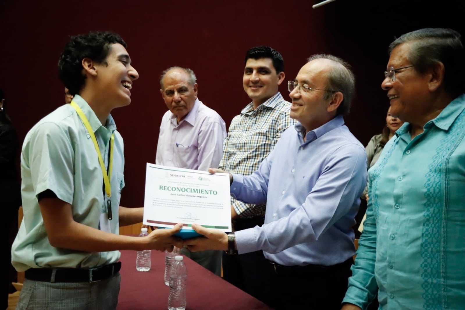 Destacan estudiantes de COBAES, en concursos de ortografía, inglés y pensamiento social