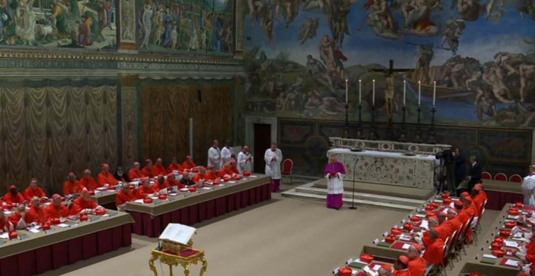 Inicia cónclave; cardenales se encierran para elegir al sucesor del papa, Francisco