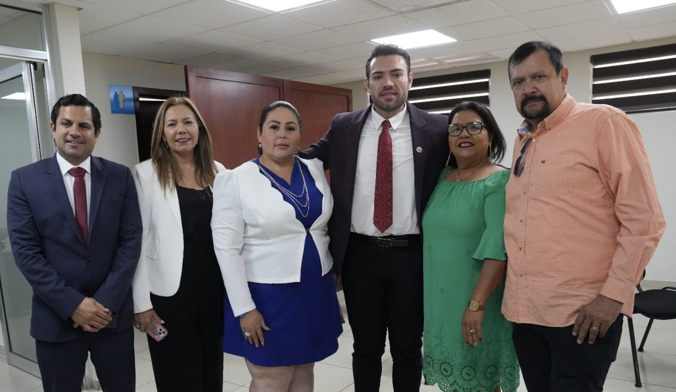 Rinde protesta Hólincer Castro como diputado, suple a Genaro García