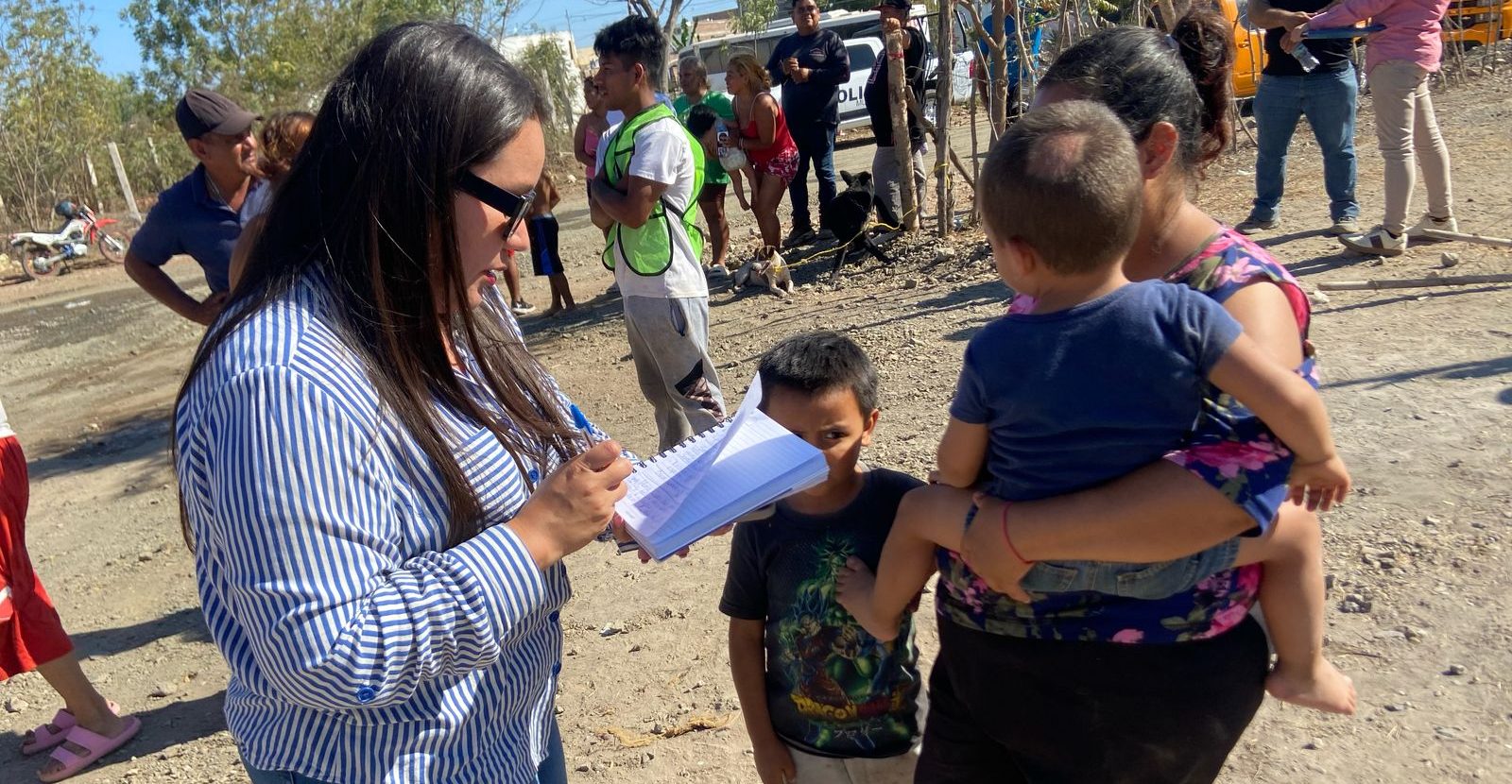 Apoyan Gobierno Municipal y DIF Mazatlán a familias afectadas por incendio en la Jaripillo