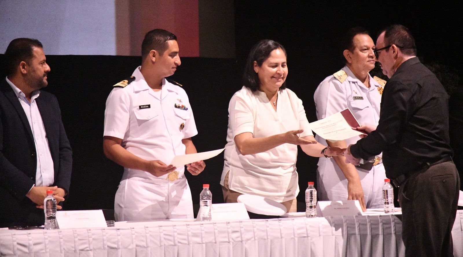 Reciben 62 maestras y maestros la medalla ‘Rafael Ramírez’ en Mazatlán