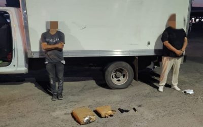 Caen dos en Mazatlán por dispararle a los marinos; les hallan un arma, ‘ponchallantas’ y droga