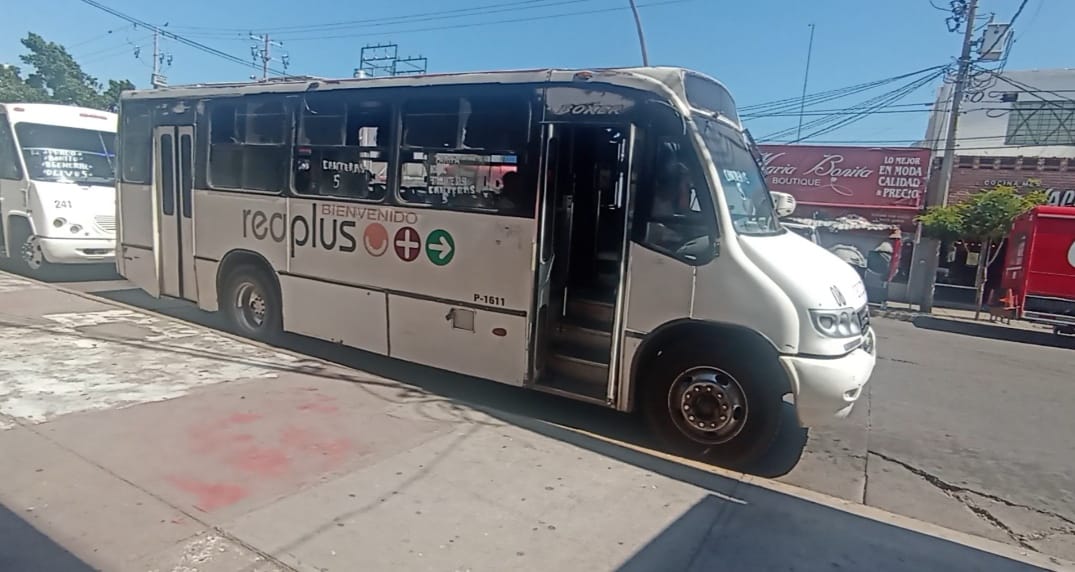 Denuncian en Los Mochis a acosador en camiones urbanos; prohíben a camioneros brindarle servicio