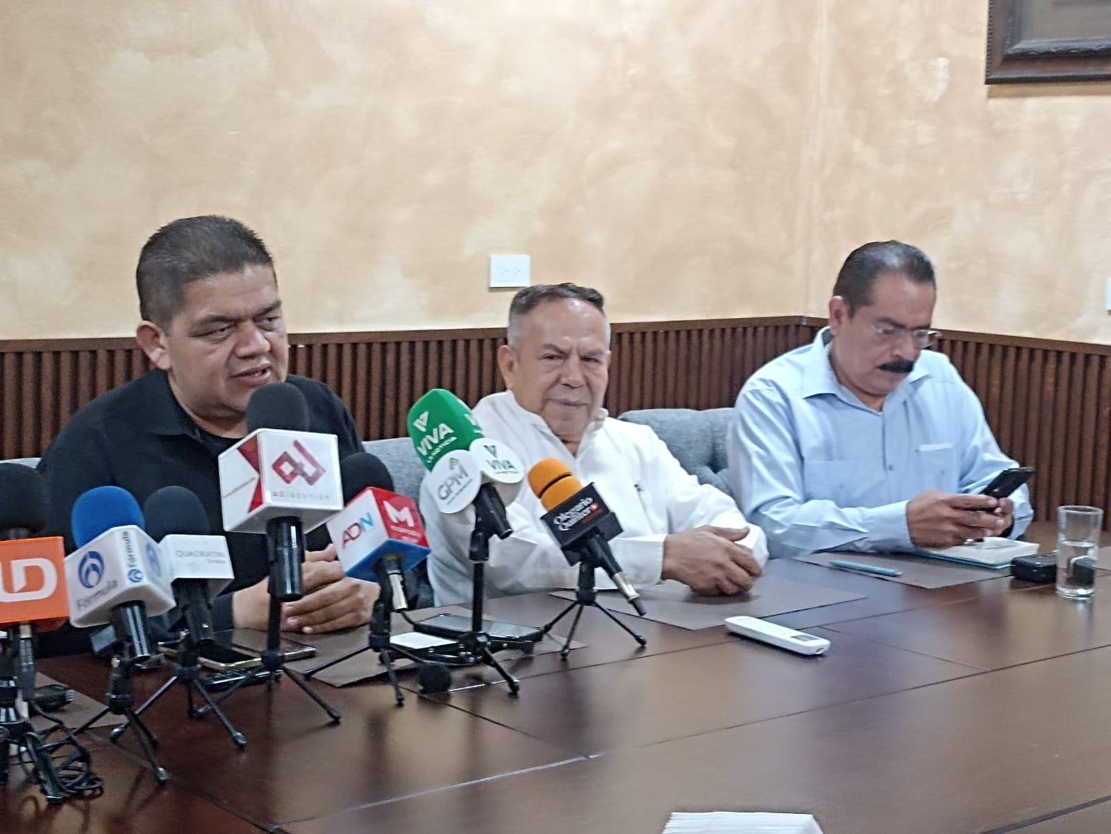 Advierte ADECEM que reducir jornada laboral agravará el problema de baja productividad en empresas