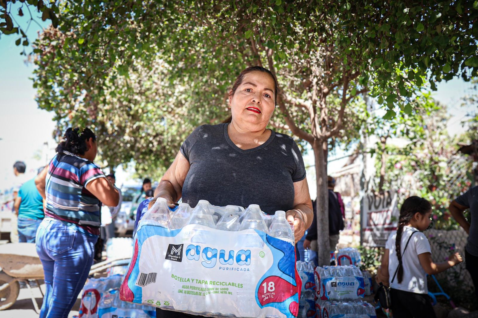 En Aguaruto, inicia DIF Culiacán la distribución de agua en apoyo al Aquatón 2025