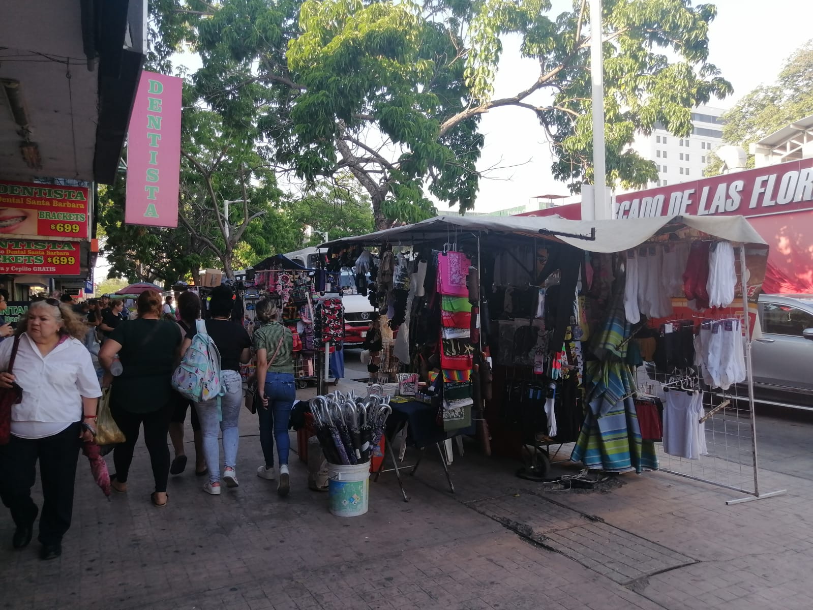 Bajas expectativas tienen ambulantes para la venta por Día del Estudiante