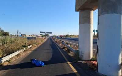 Encuentran una persona envuelto en una lona asesinado