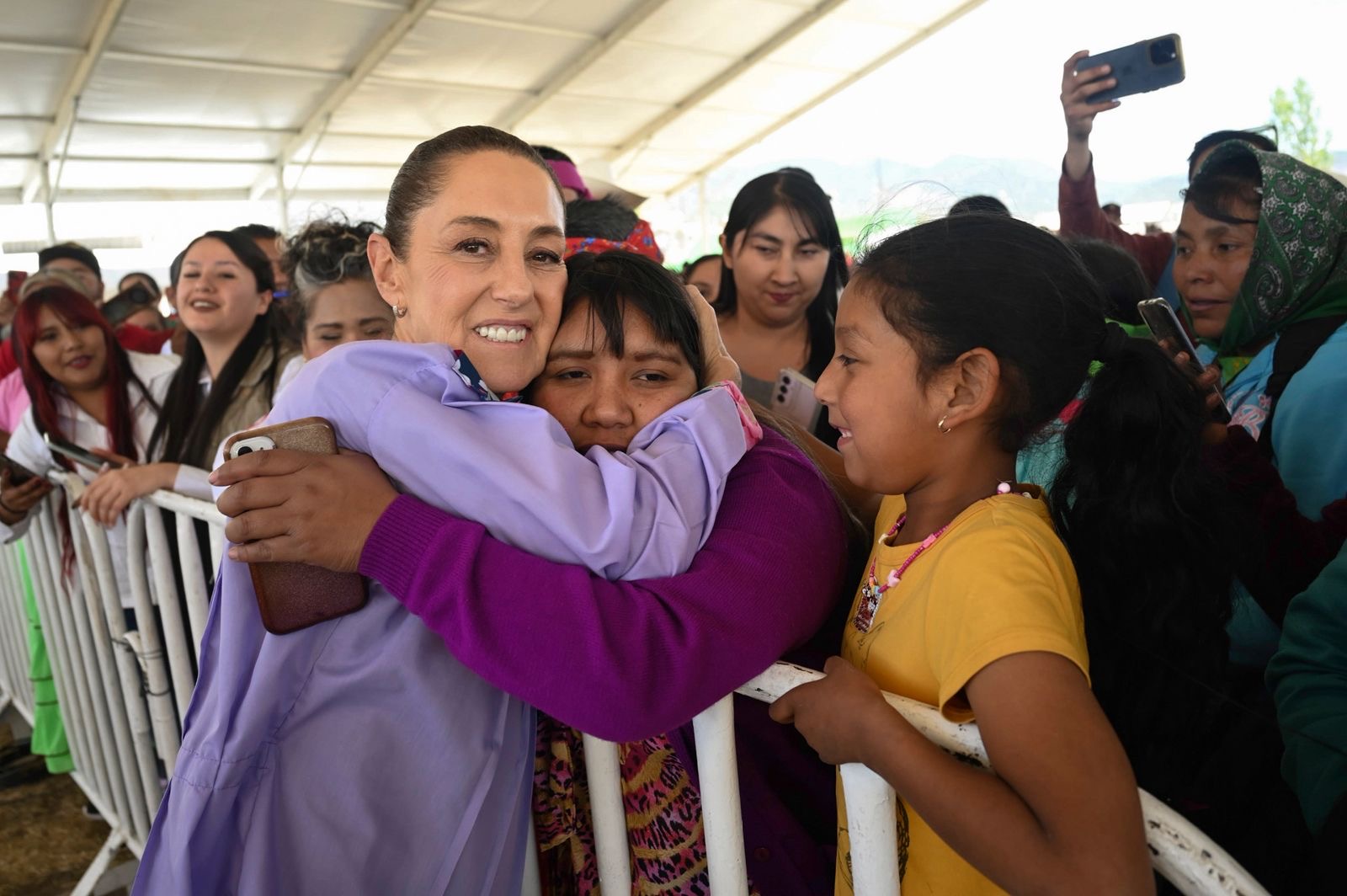 Presidenta Claudia Sheinbaum restituye más de 820 hectáreas a los pueblos Ódami y Rarámuri de la sierra Tarahumara en Chihuahua
