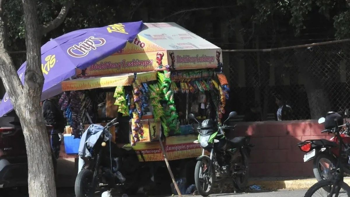 Autoridades municipales deberán contribuir para retirar puestos de comida chatarra fuera de escuelas: SEPyC