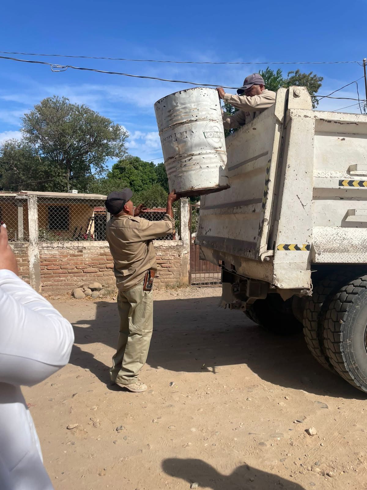 Llaman a la población en El Fuerte a sumarse a la eliminación de criaderos de moscos del dengue