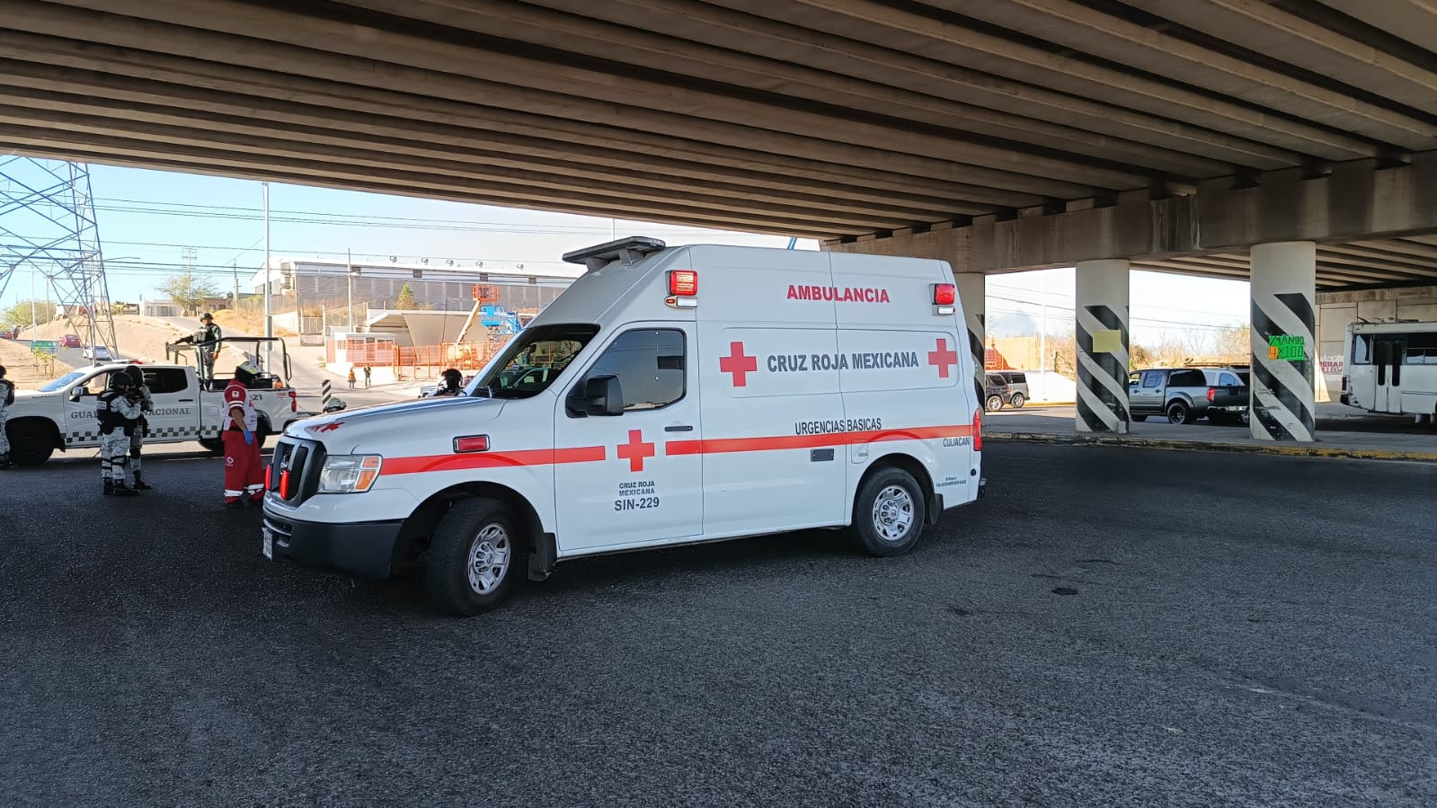 Dejan heridos y esposdos a tres hombre en Obregón y Costerita