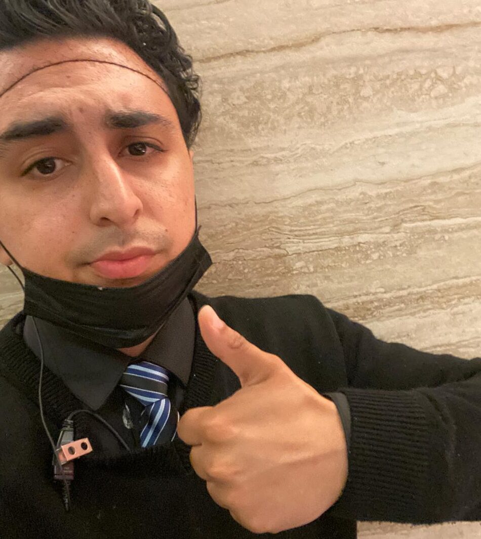 Entre libros y jornadas laborales: la historia de Marco, un estudiante trabajador con vocación y convicción