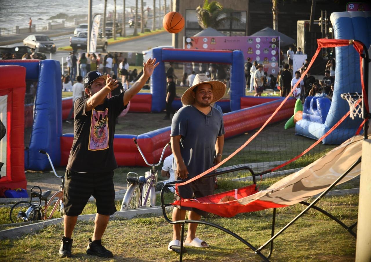IMJU Mazatlán ofrece una gran fiesta a estudiantes por su día