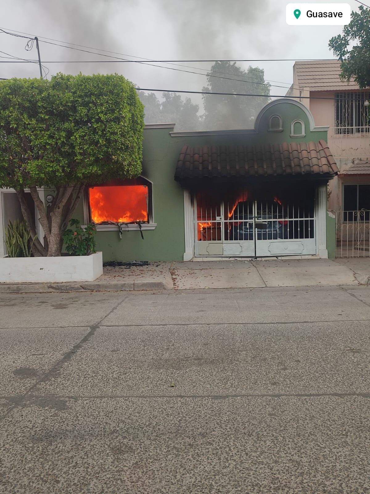 Incendio consume vivienda en la colonia Centro de Guasave; no se reportan heridos