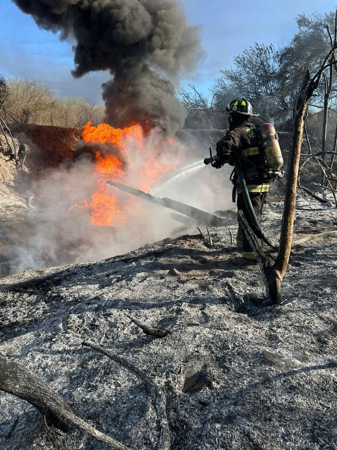 En la exposición de Miravalles había contenedores con combustible