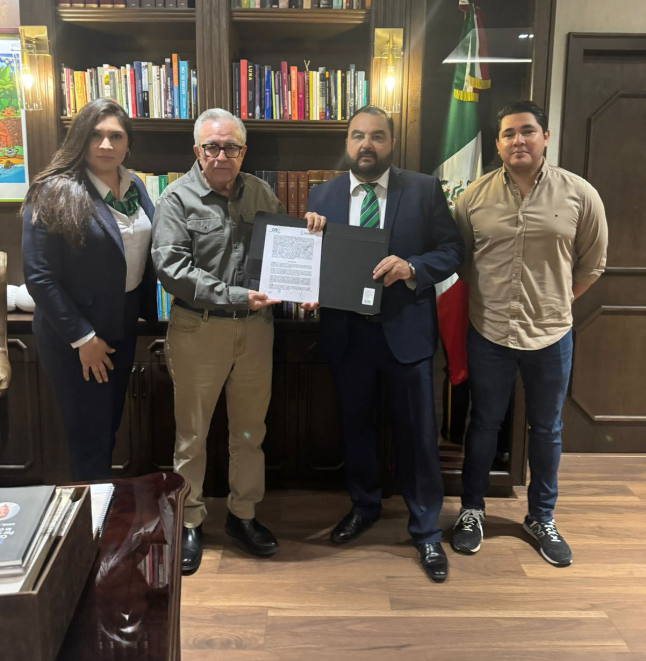 Rocha Moya formaliza el convenio con la CFE que garantiza el subsidio de energía eléctrica.