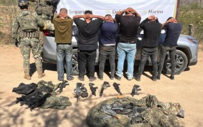 En Culiacán, rescata a 2 personas privadas de la libertad; hay 6 detenidos, armamento, municiones y vehículos asegurados
