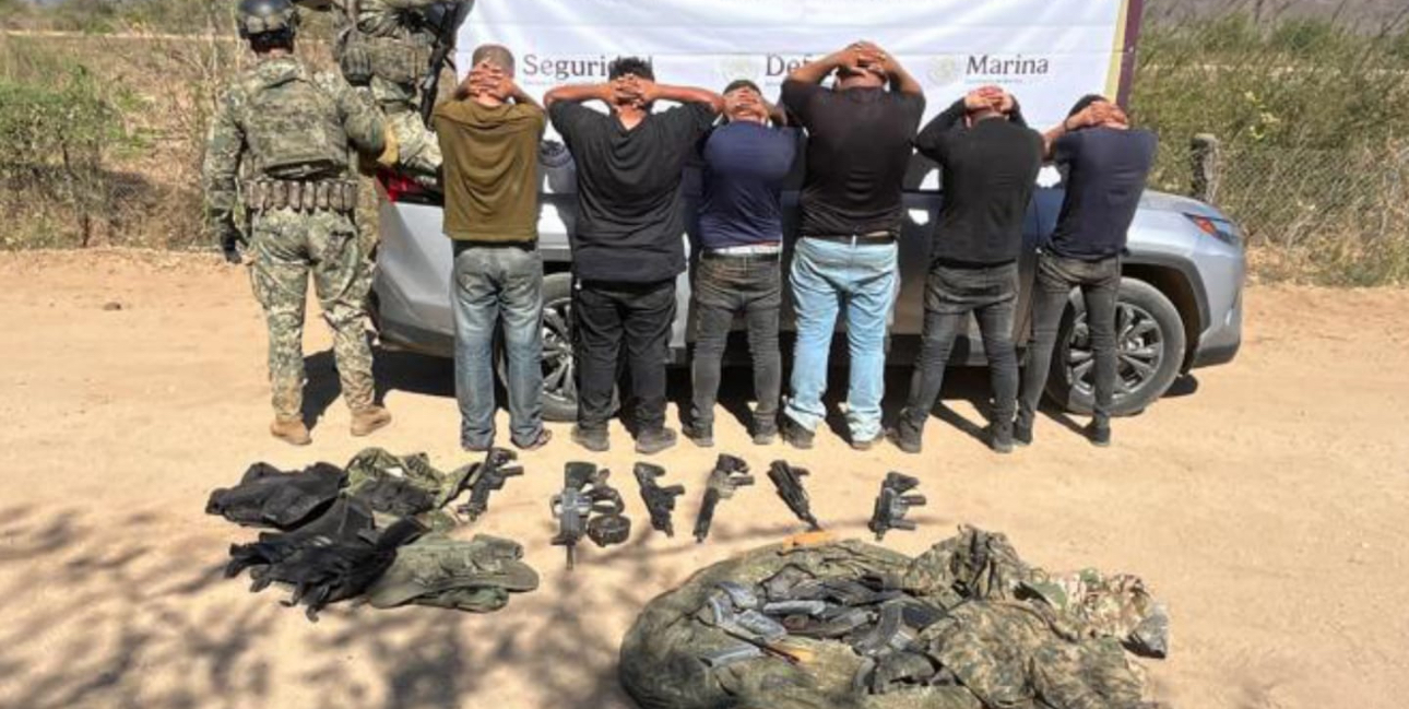 En Culiacán, rescata a 2 personas privadas de la libertad; hay 6 detenidos, armamento, municiones y vehículos asegurados