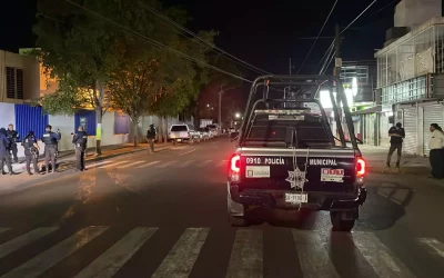Asesinan a un hombre en la banqueta de la escuela de enfermería
