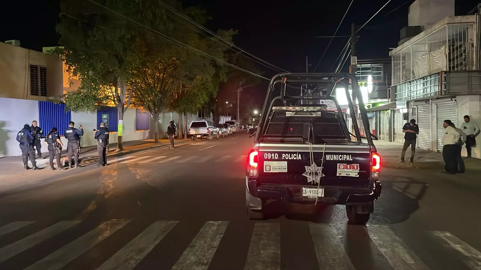 Asesinan a un hombre en la banqueta de la escuela de enfermería